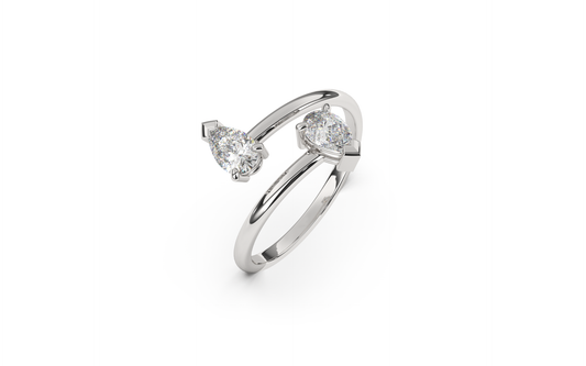 טבעת ספרינג משובצת יהלומים בצורת טיפה